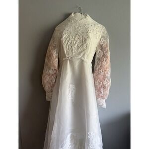 VTG Wedding Gown Lace Long Train Long Sleeve Button Up Back Size 2/4boho whimsy